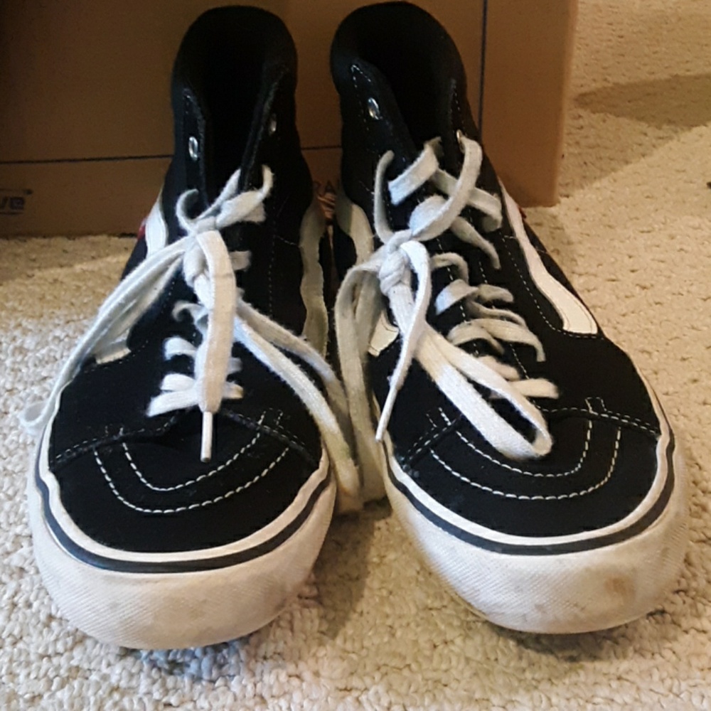 Van's black ski hi size 9.5